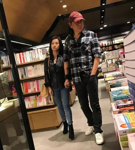 勁爆!黃秋生承認有20歲私生子!當年搞完就用錢打發母子倆,並拋棄一直都不認!線民:有錢大曬啊!