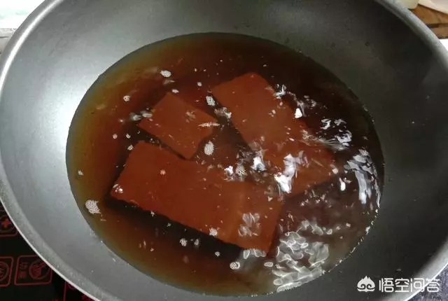 即食馬蹄粉完全可以做馬蹄糕 ,而且做法非常簡單