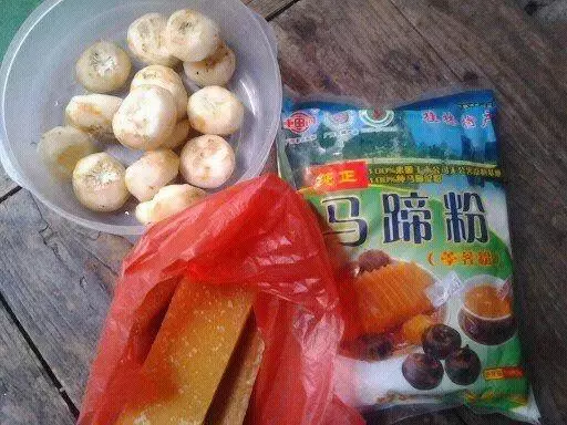 即食馬蹄粉完全可以做馬蹄糕 ,而且做法非常簡單
