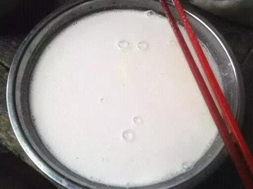即食馬蹄粉完全可以做馬蹄糕 ,而且做法非常簡單