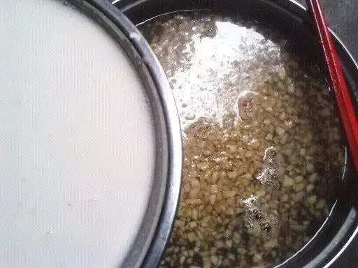 即食馬蹄粉完全可以做馬蹄糕 ,而且做法非常簡單