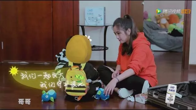 何潔女兒大哭,七寶做了3件事,網友紛紛贊單身媽媽依然教得棒!