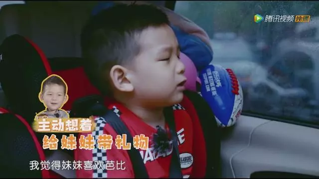何潔女兒大哭,七寶做了3件事,網友紛紛贊單身媽媽依然教得棒!