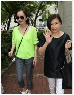 看完baby婆婆,再看看楊冪婆婆,差距不是一般大