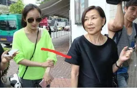 看完baby婆婆,再看看楊冪婆婆,差距不是一般大