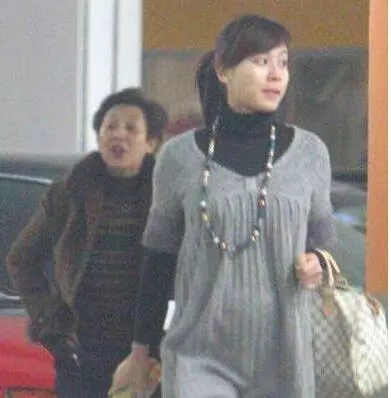 看完baby婆婆,再看看楊冪婆婆,差距不是一般大