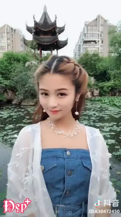 簡單的編髮造型,配上髮帶就能為你的整體造型加分喔!
