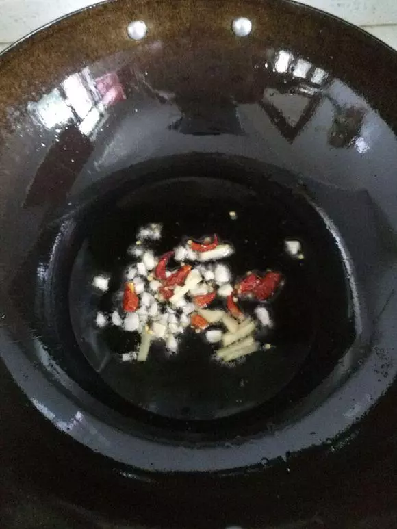 紅燒啤酒雞腿兒,客官來一隻......