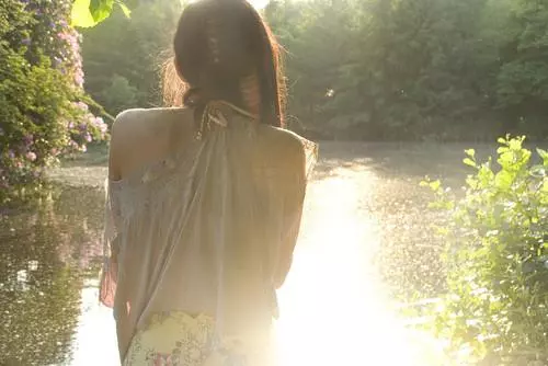 婆婆得知我未婚先孕不給彩禮，婚禮上母親說句話，婆婆被村民恥笑
