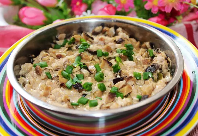 香菇蒸肉餅很喜歡用湯和肉拌飯吃,哈哈,真的很香很甘很好吃,都不用吃菜了!