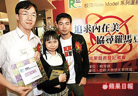 她罹癌失去下巴竟被狠嗆「長那麼醜,還敢坐櫃臺?」沒想到婆婆卻說了「這句話」讓她淚崩!