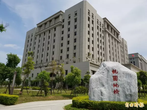發現老公背上痘痘遭別人擠掉 眼尖人妻意外捉姦
