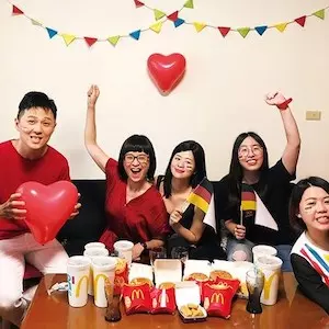 發現老公背上痘痘遭別人擠掉 眼尖人妻意外捉姦