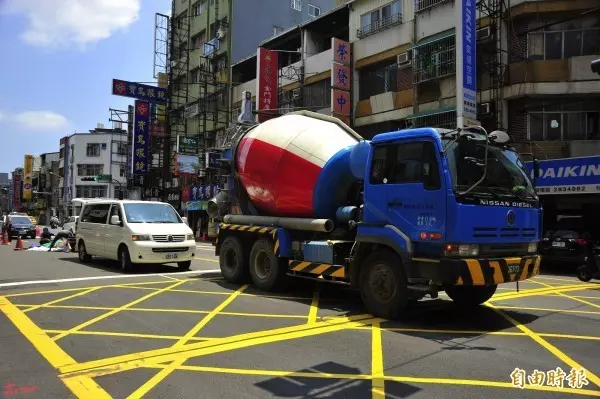 內輪差釀禍 單車婦遭混凝土車輾斃