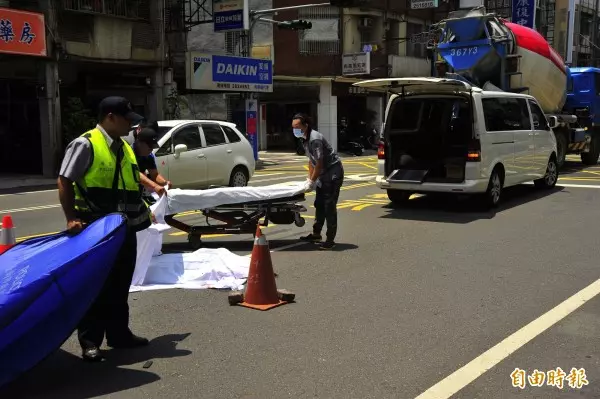 內輪差釀禍 單車婦遭混凝土車輾斃