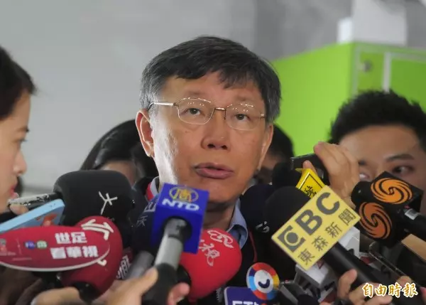 柯辦新書簽名會 姚文智:大家各憑本事