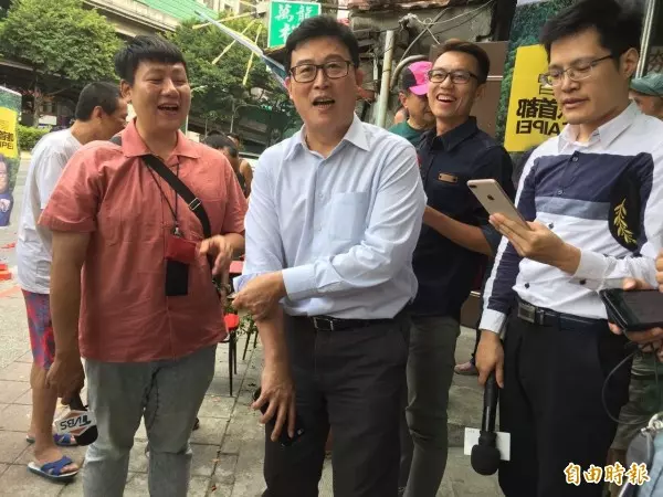 柯辦新書簽名會 姚文智:大家各憑本事