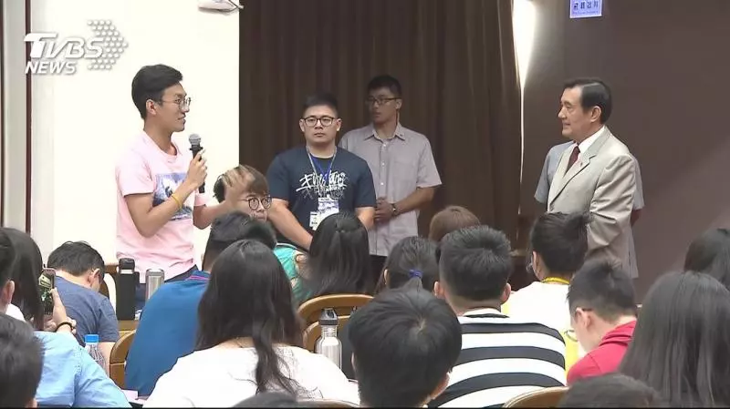 學生拱再選總統! 馬英九:要我學馬哈迪?