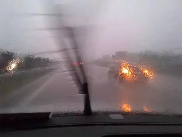 下雨時雨刷器您會用嗎??據說很多人都用錯了