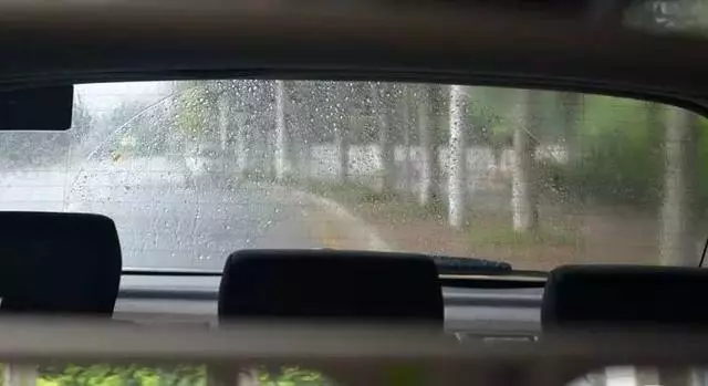 下雨時雨刷器您會用嗎??據說很多人都用錯了