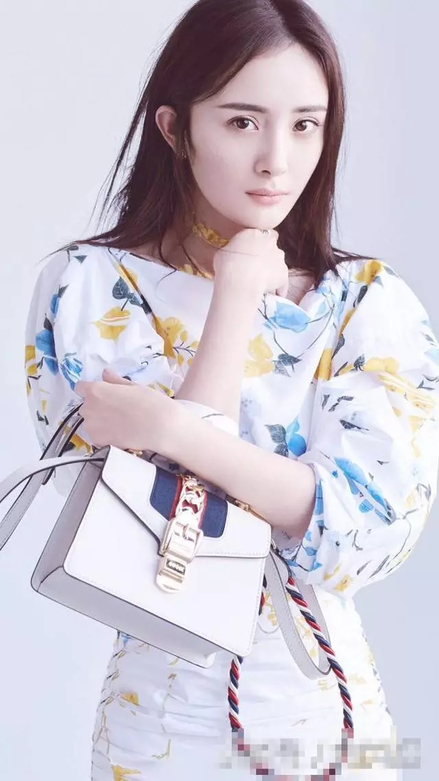 楊冪、林心如、李冰冰同搶一條花裙子穿,結果卻被馬蘇搶盡風頭!真尷尬!