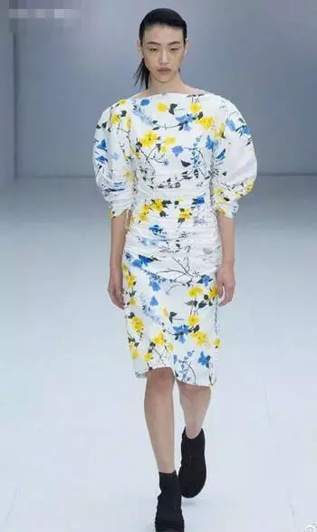 楊冪、林心如、李冰冰同搶一條花裙子穿,結果卻被馬蘇搶盡風頭!真尷尬!