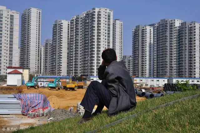 老公說他是一家之主房子只能寫他名,我:誰說女人不能當一家之主