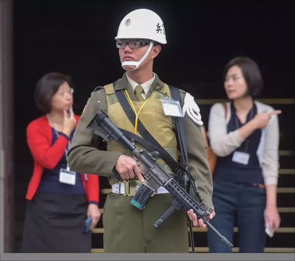 因應反恐維安需求 憲兵配發新式步槍瞄準鏡