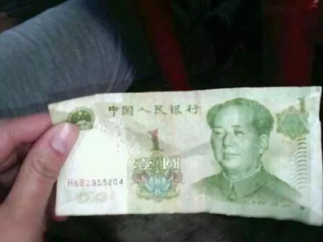 她每天「給乞丐1塊錢」給了6年,某天乞丐卻不再出現,直到她要結婚竟發現原來…激動不已