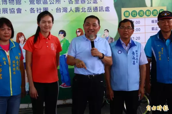 侯友宜評燈泡牆不節能 蘇貞昌反譏「不懂又無趣」
