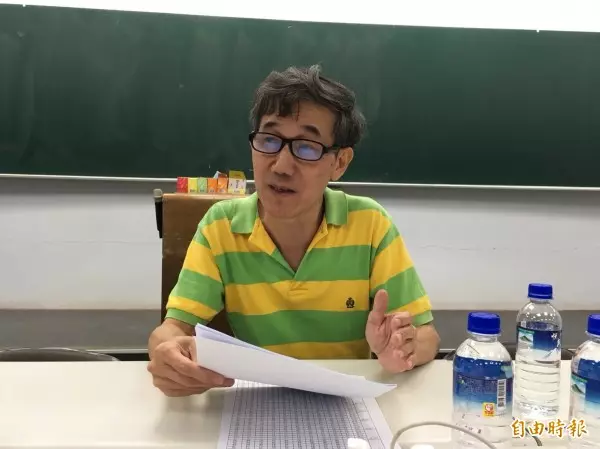 為什麼湖中魚群死亡? 指考化學科考題答案「熱死了!」