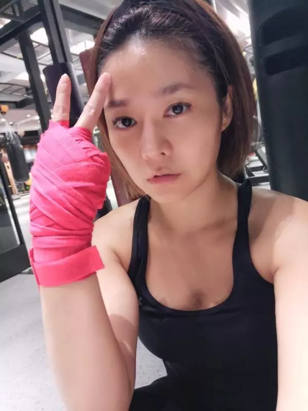 39歲看起來像25歲!台灣曲線女神Gina的4個床上瘦身運動