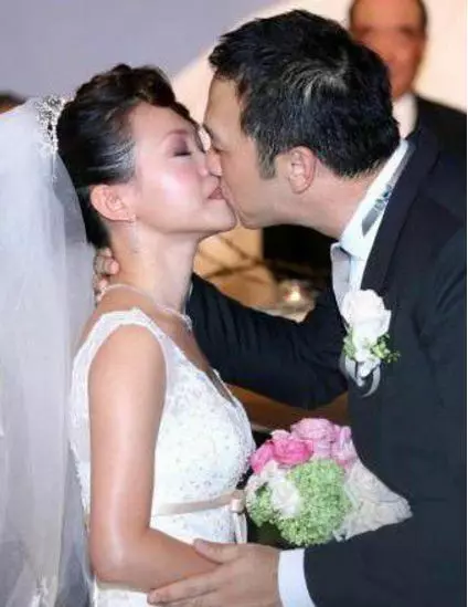 那個說上輩子燒了好香才會遇到這樣的人的彭佳慧離婚了?揭秘離婚內幕!
