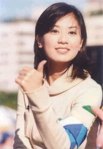 賈靜雯的前夫婆婆,對比現任婆婆,網友:差距不是一般的大!