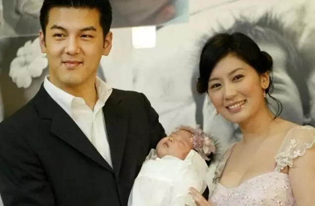 賈靜雯的前夫婆婆,對比現任婆婆,網友:差距不是一般的大!