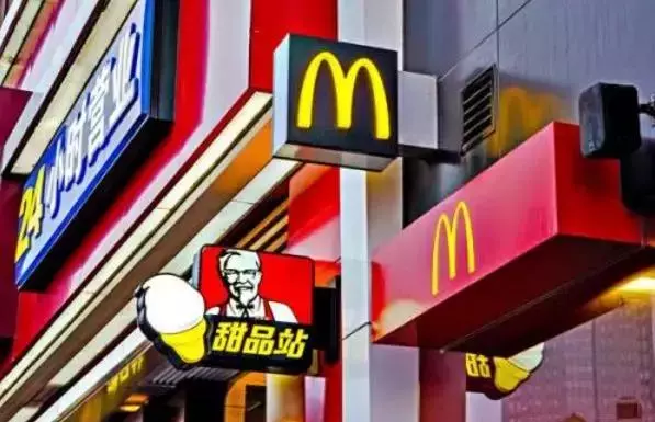 麥當勞和肯德基相愛相殺幾十年,全被這組同人創作重現了!
