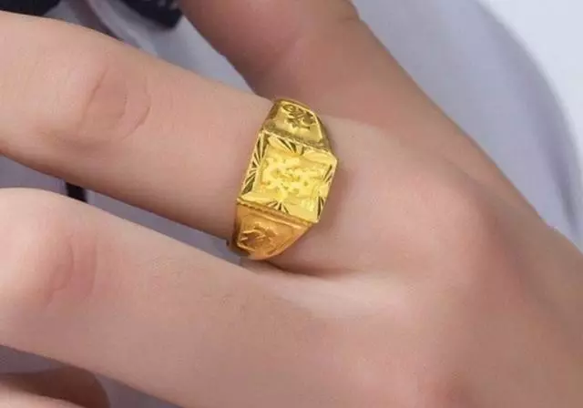 男子富裕後提離婚,妻子不要房和車,提出1要求後,男子愣了