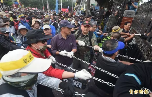 台灣世代智庫民調:6成4民眾支持年改 藍綠落差大