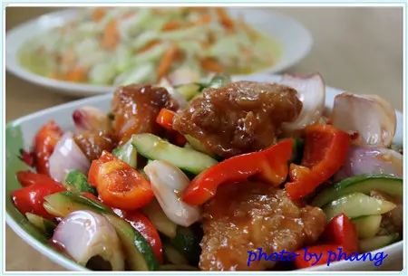 酸甜魚片~鮮甜的炸魚片,配上酸酸甜甜的辣椒醬, 超搭既醒胃,吃過,回味無窮哦!