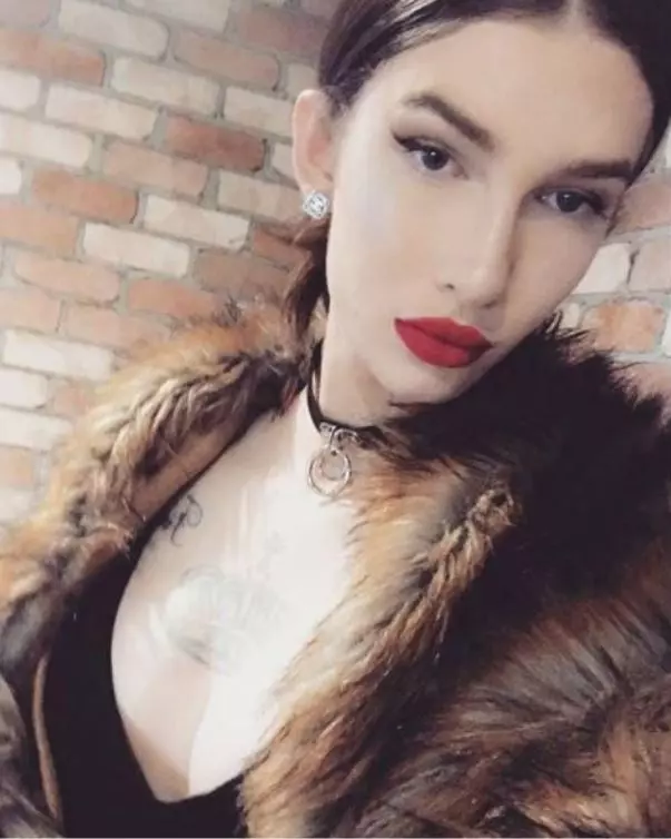 型男砸200萬整成火辣正妹「正到富商求包養」!約會100個男人後驚覺:「跟女人愛愛比較爽!」