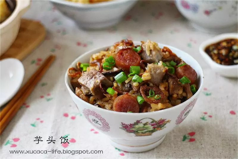 芋頭飯 簡易做法~統統材料炒香後,倒入電飯鍋『一鍋熟』就好了!!!