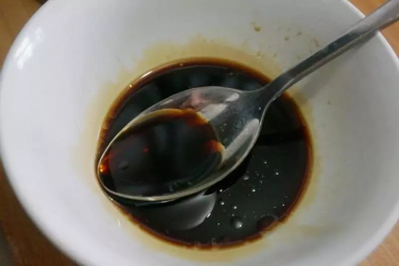 叔叔在餐廳做廚師,我們每次去吃飯的時候,爸爸都會叫叔叔做「涼拌金針菇」只因叔叔做的金針菇是這樣做的!超級好吃!