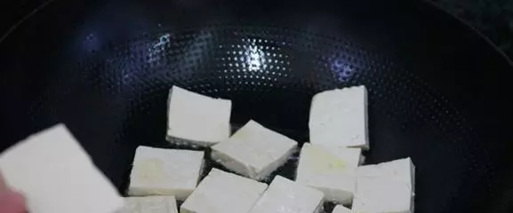 蒜香豆腐的做法大全,手把手教你怎樣煎豆腐既不粘鍋又好吃