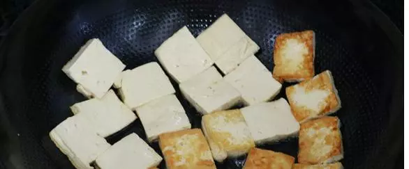 蒜香豆腐的做法大全,手把手教你怎樣煎豆腐既不粘鍋又好吃
