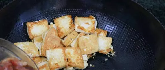 蒜香豆腐的做法大全,手把手教你怎樣煎豆腐既不粘鍋又好吃