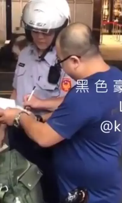 男子違停爆走嗆「我不會繳罰單啦」員警淡定照罰! 看到最後網友笑翻:「嘴巴說不要,但身體很誠實」