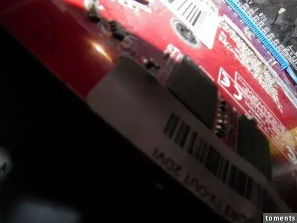 電腦速度愈來愈慢讓他覺得很奇怪,拆開主機後卻看見「這一幕」