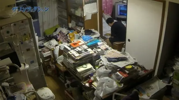 00年沒出門的家的宅男,他與他的家竟然長這個樣子... ... 不可置信的生活!