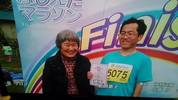 00年沒出門的家的宅男,他與他的家竟然長這個樣子... ... 不可置信的生活!