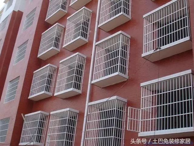 陽台還在裝防盜網你就out了?現在都流行裝這種,好看又安全!
